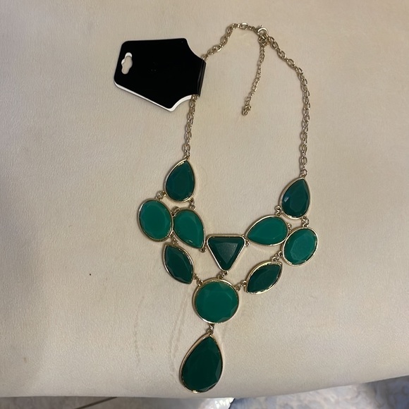 New bib style tier drop layer statement necklace. Green and gold w/ extension - Picture 2 of 11